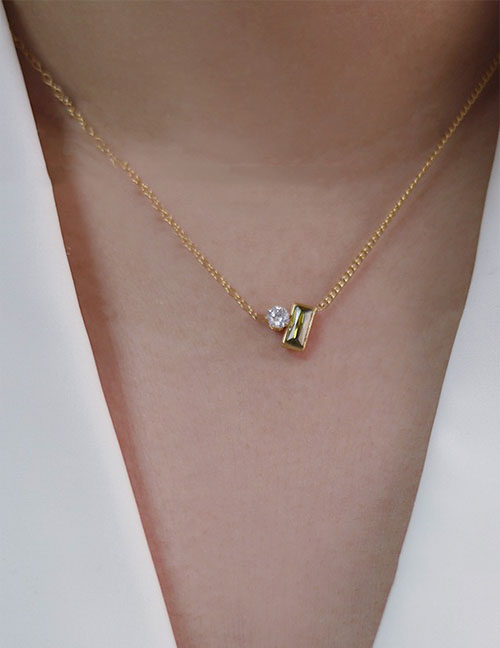 Collar De Titanio Chapado En Oro Con Diamantes Cuadrados
