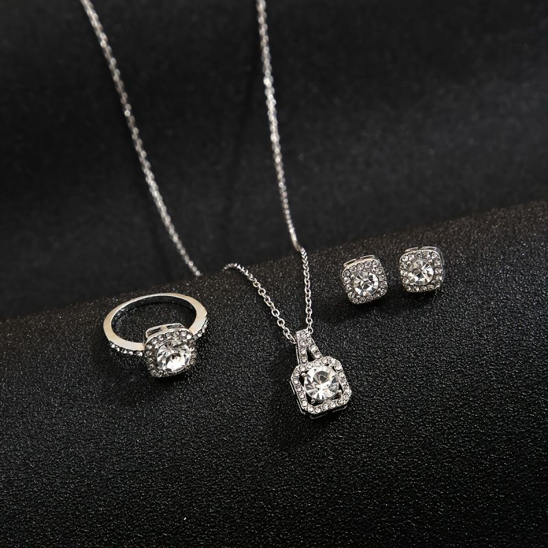 Conjunto De Tres Piezas De Collar Pendientes Y Anillo Cuadrado De Diamantes Geométricos